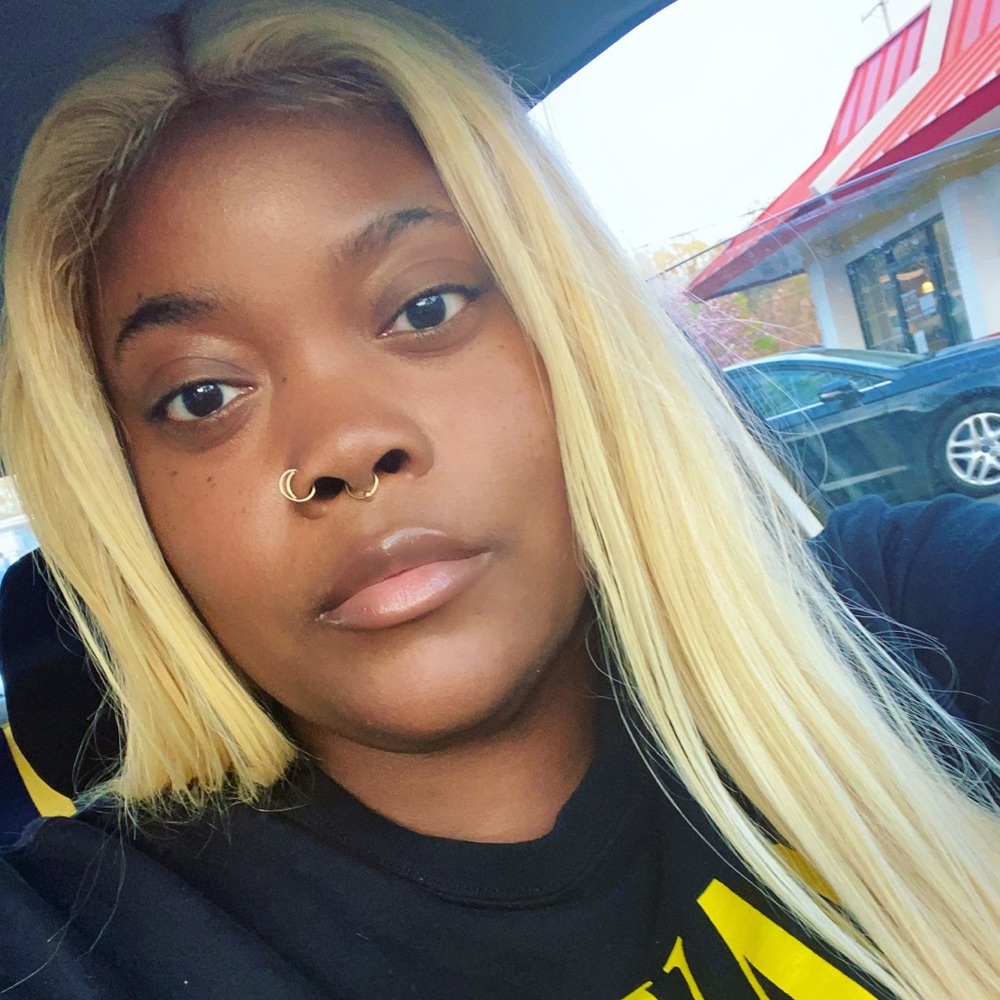 Meet your Posher, Danielle